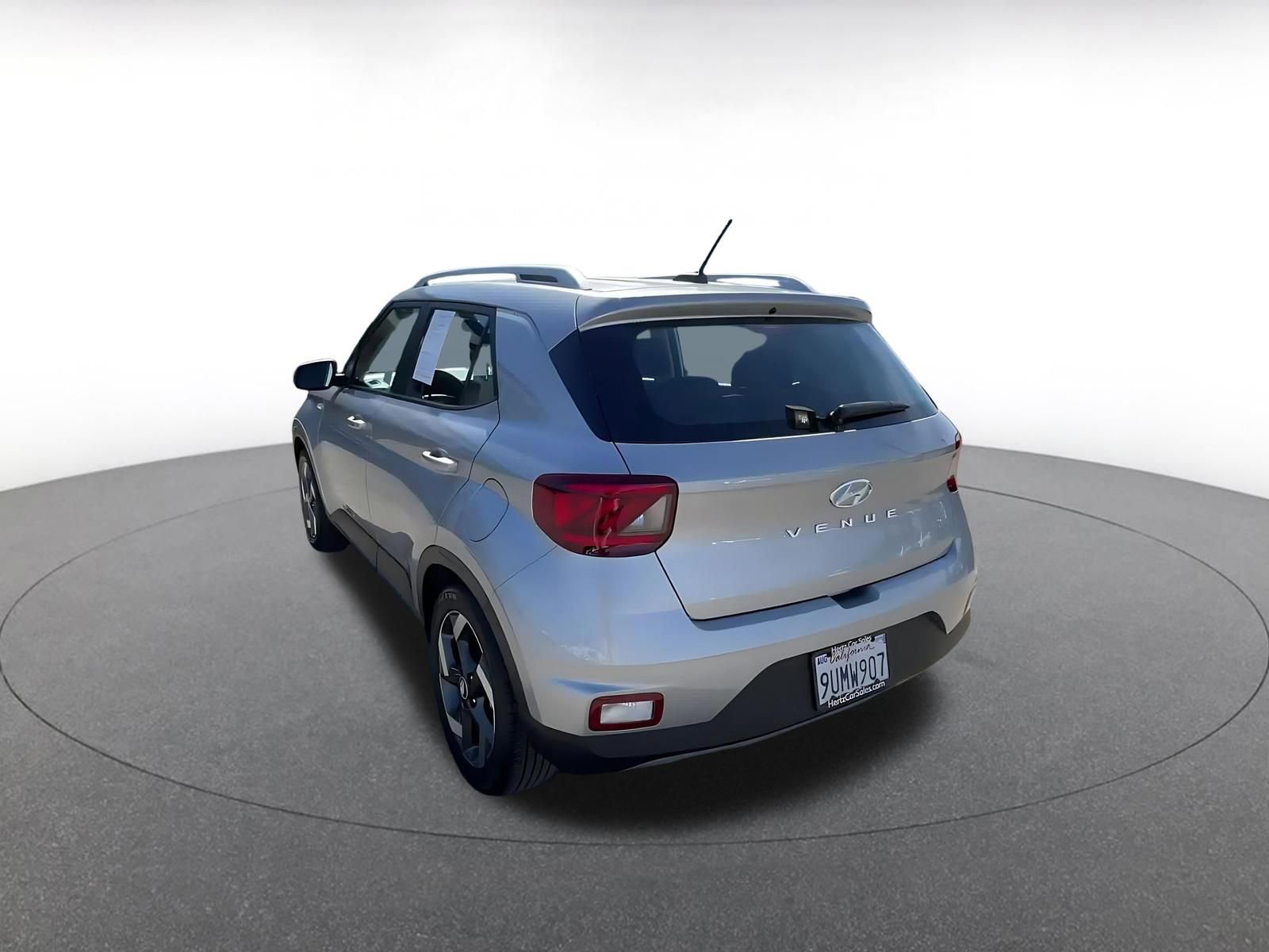 Used 2025 Hyundai Venue SEL FWD image 11