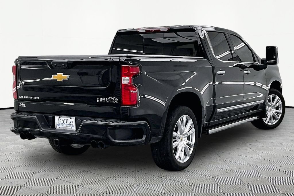 Used 2024 Chevrolet Silverado 1500 High Country w/ High Country Premium Package AWD/4WD image 2