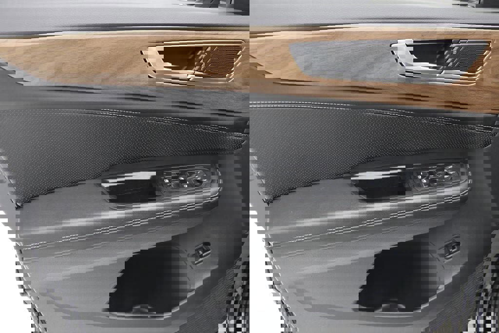 Used 2024 Volkswagen Atlas SE image 17