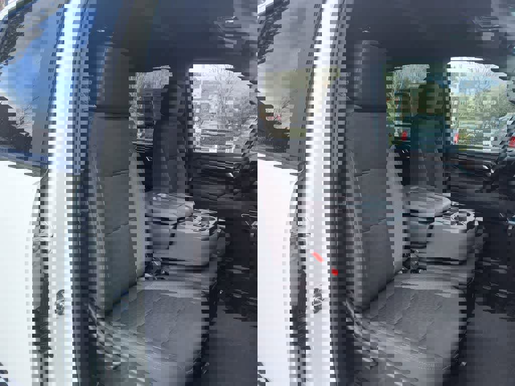 Used 2024 Chevrolet Silverado 2500 LT image 24