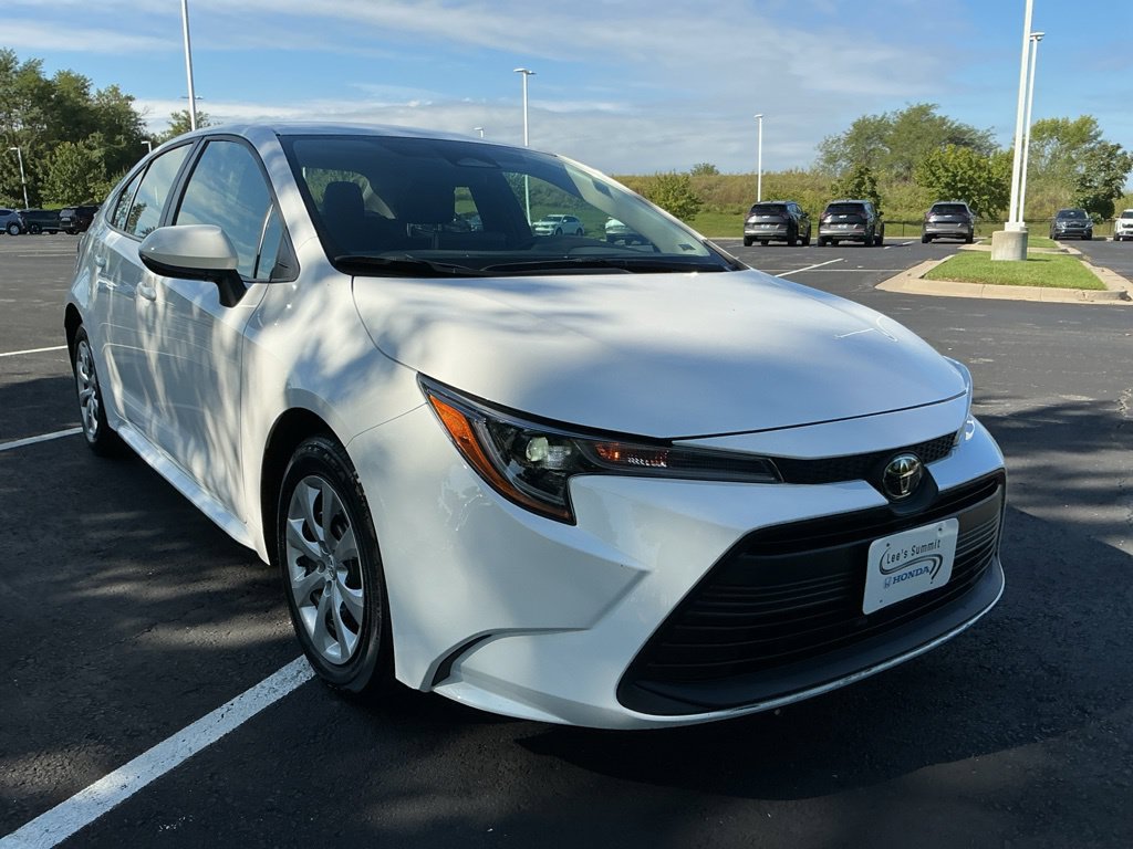Used 2025 Toyota Corolla LE FWD image 17