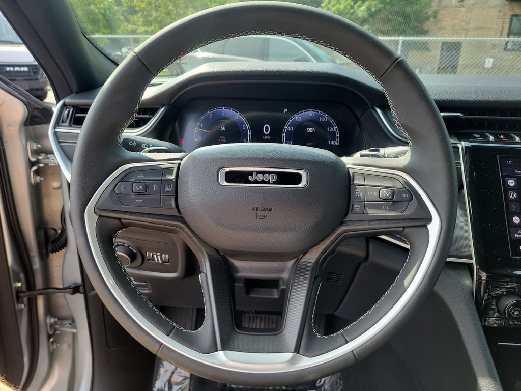 Certified 2025 Jeep Grand Cherokee Laredo AWD/4WD image 22