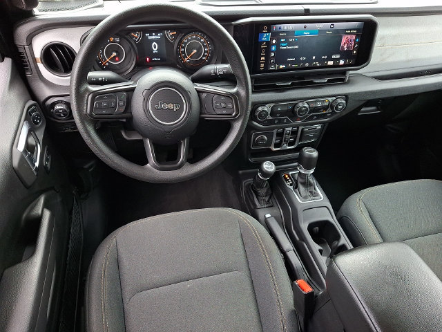 Used 2025 Jeep Gladiator Sport AWD/4WD image 2