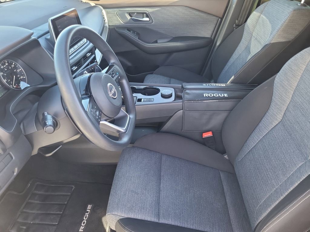 Used 2023 Nissan Rogue SV image 12