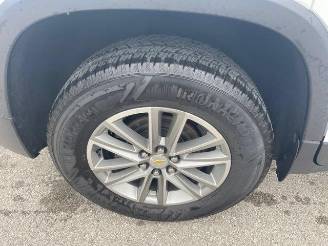 Used 2023 Chevrolet Traverse LT FWD image 7