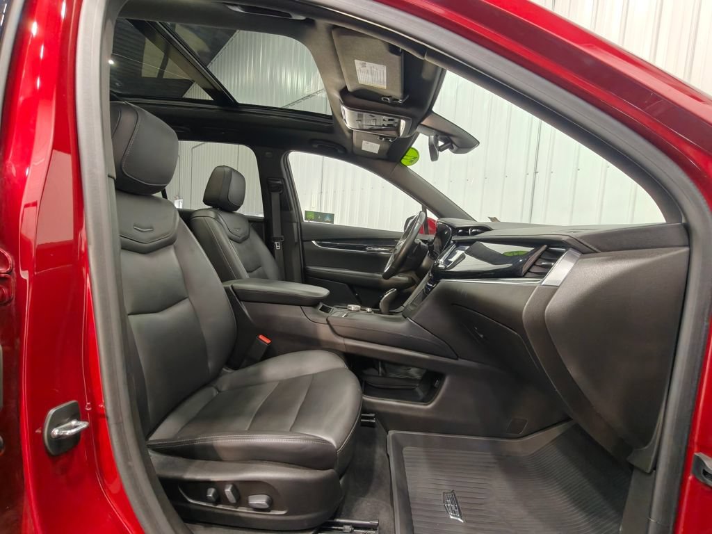 Used 2022 Cadillac XT6 Premium Luxury w/ LPO, Floor Liner Package AWD/4WD image 27