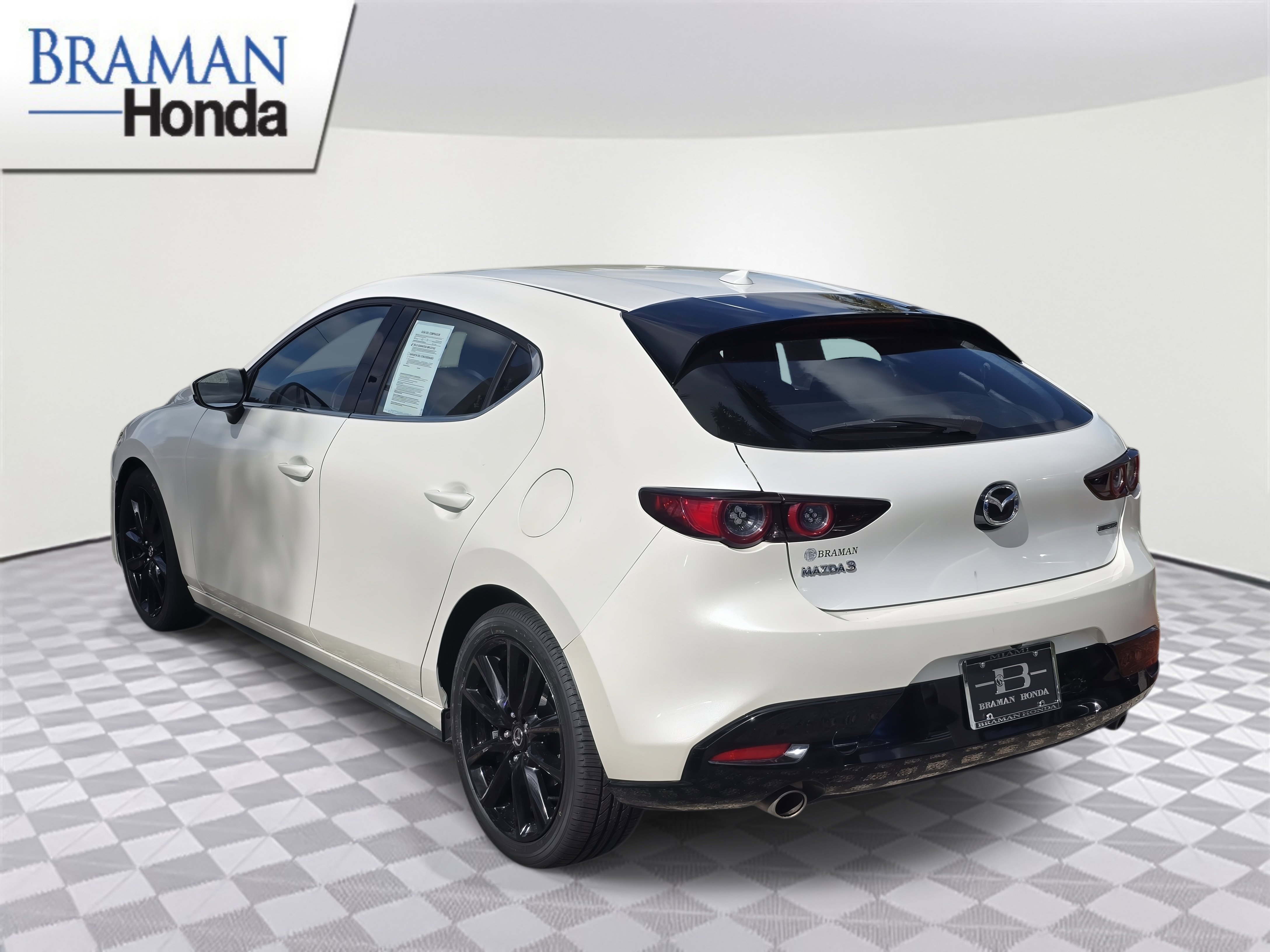 Used 2019 MAZDA MAZDA3 Hatchback w/ Premium Package image 3