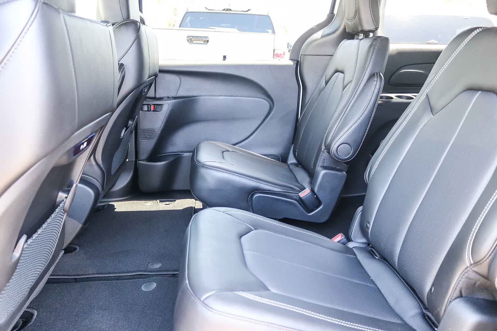 New 2027 Chrysler Pacifica Select FWD image 20