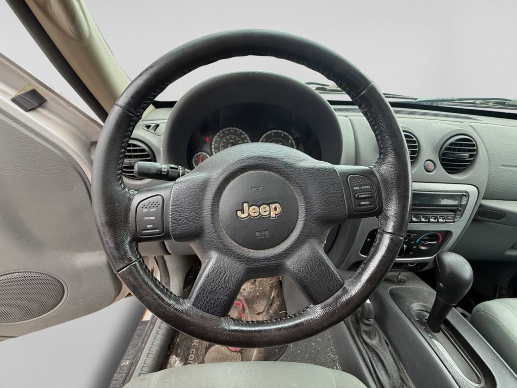 Used 2006 Jeep Liberty Sport AWD/4WD image 15