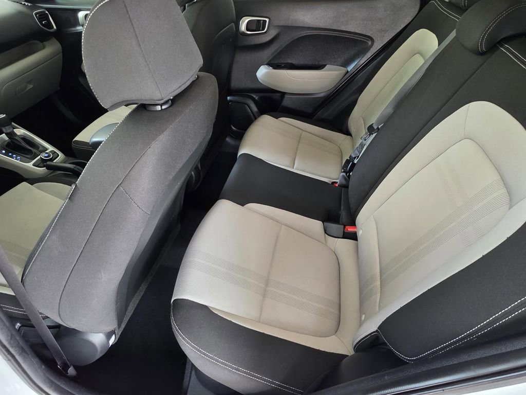 Used 2020 Hyundai Venue SEL FWD image 9