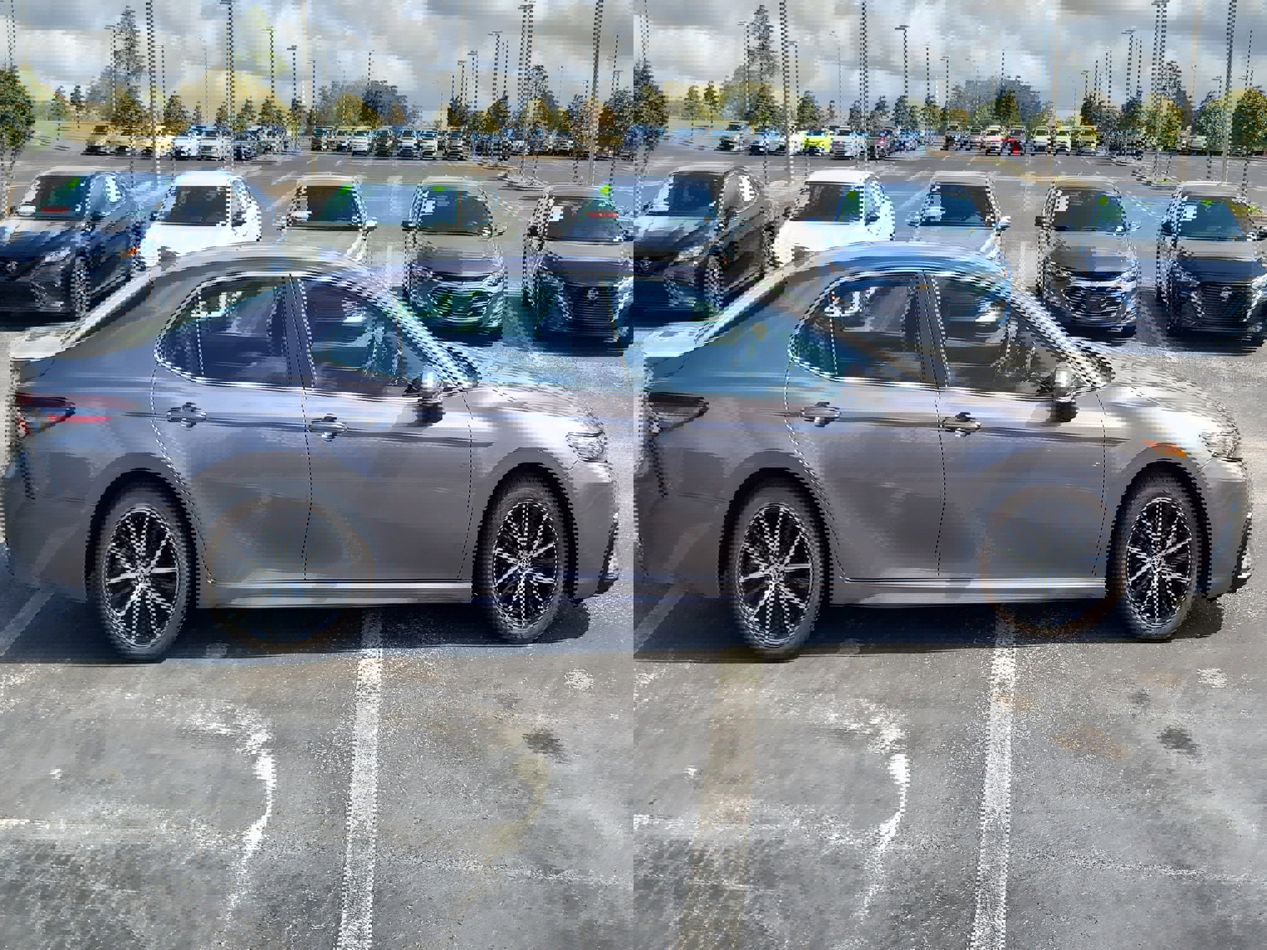 Used 2024 Toyota Camry SE image 8