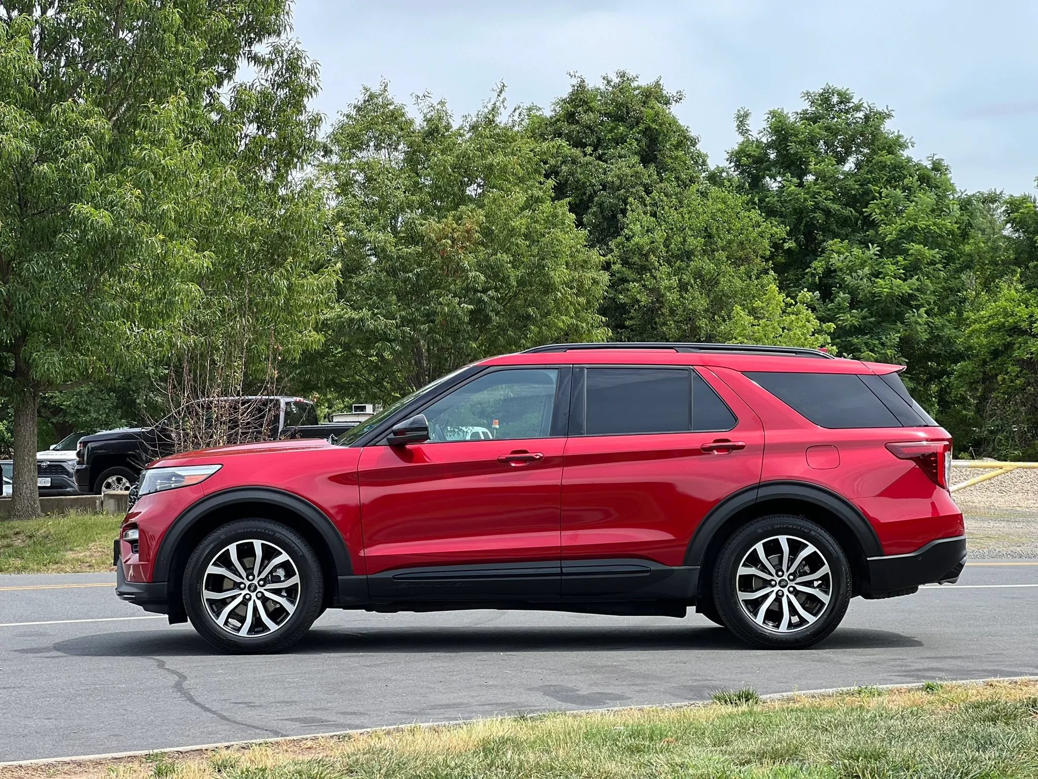 Used 2020 Ford Explorer ST w/ Premium Technology Package AWD/4WD image 2