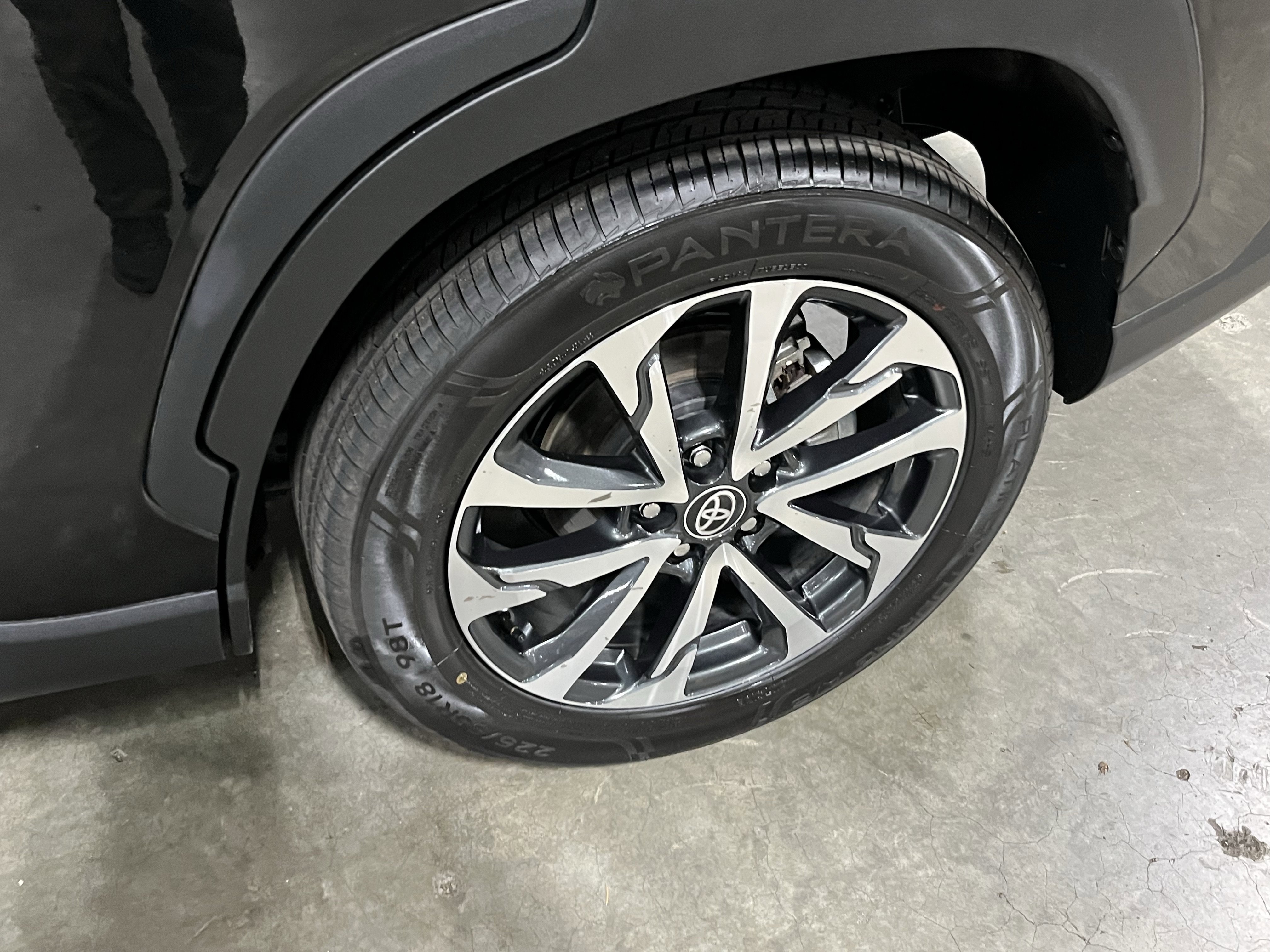 Used 2024 Toyota Corolla Cross XLE image 25