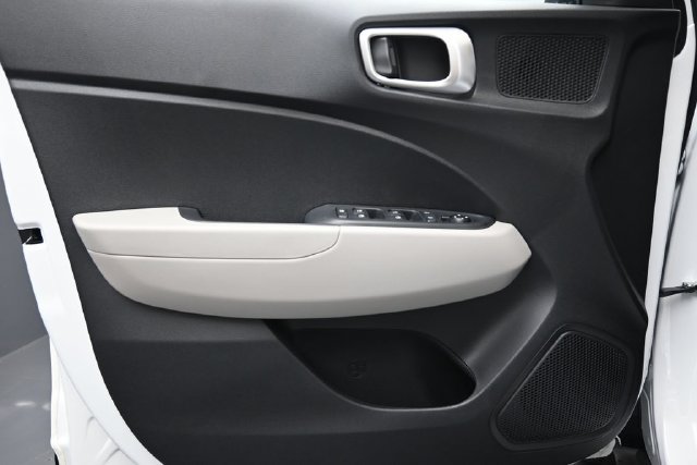 New 2026 Hyundai Venue SEL FWD image 23