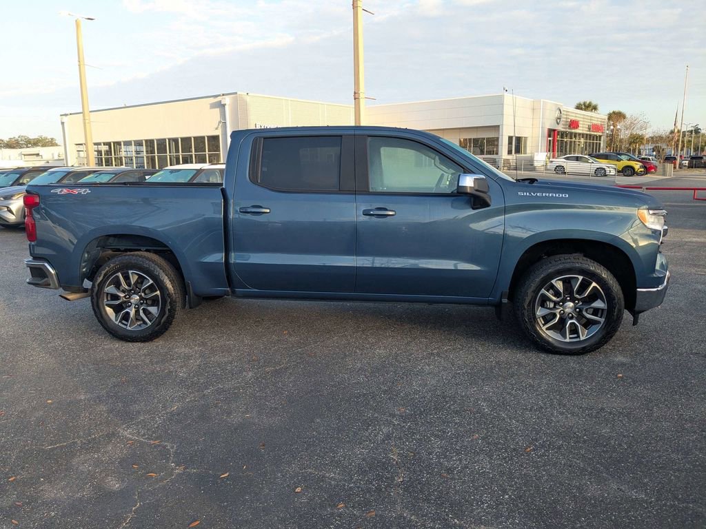 Used 2024 Chevrolet Silverado 1500 LT AWD/4WD image 3