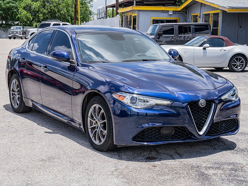 Used 2018 Alfa Romeo Giulia AWD image 3