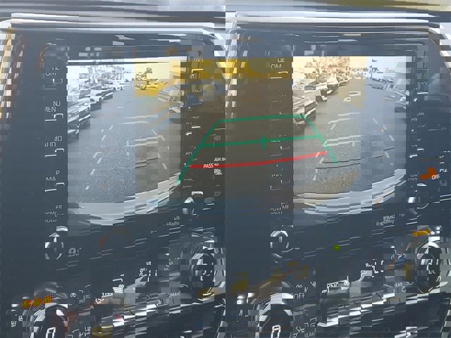 Used 2020 Toyota Highlander XLE image 26