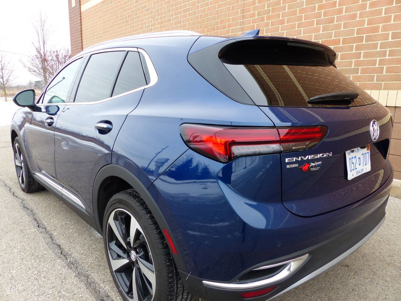 Used 2022 Buick Envision Essence w/ Technology Package I AWD/4WD image 6