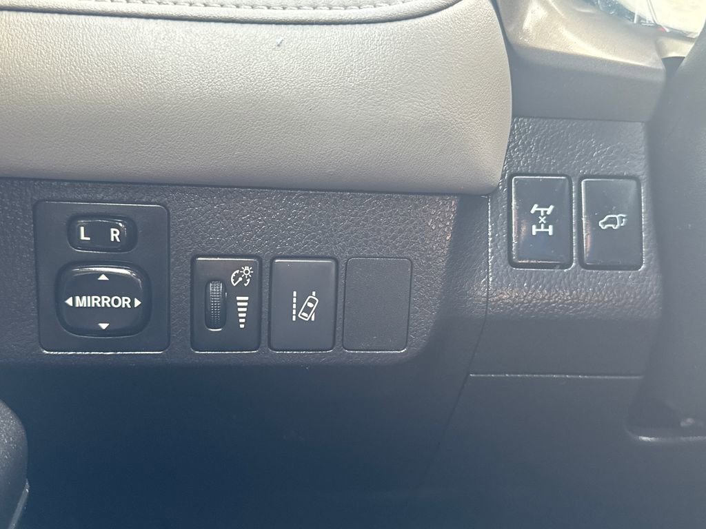Used 2017 Toyota RAV4 XLE w/ Premium Special Value Package image 34