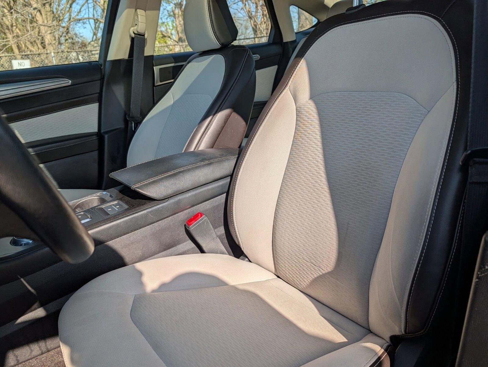 Used 2020 Ford Fusion SE w/ Equipment Group 151A image 18