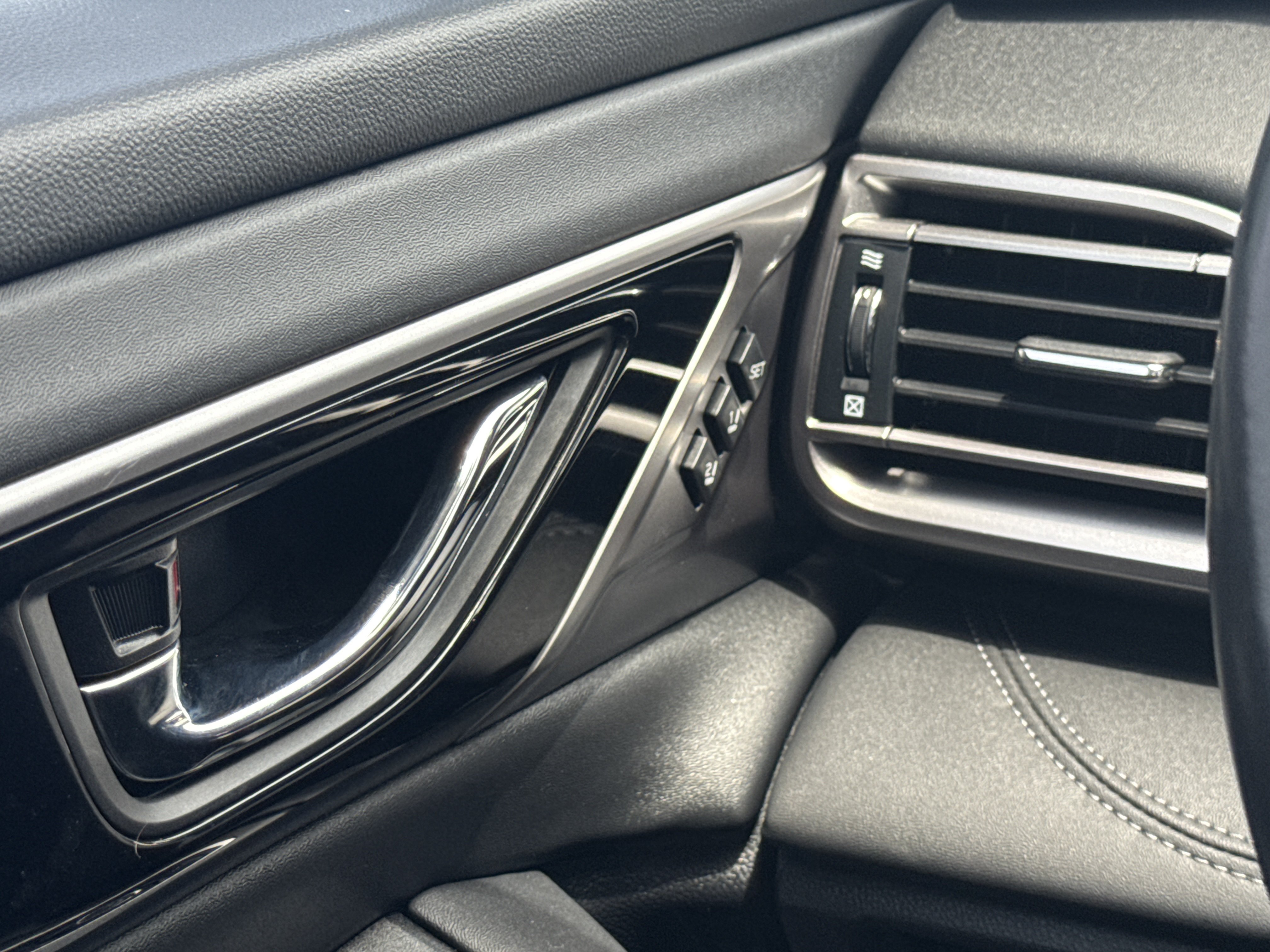 Certified 2023 Subaru Outback Touring AWD/4WD image 11