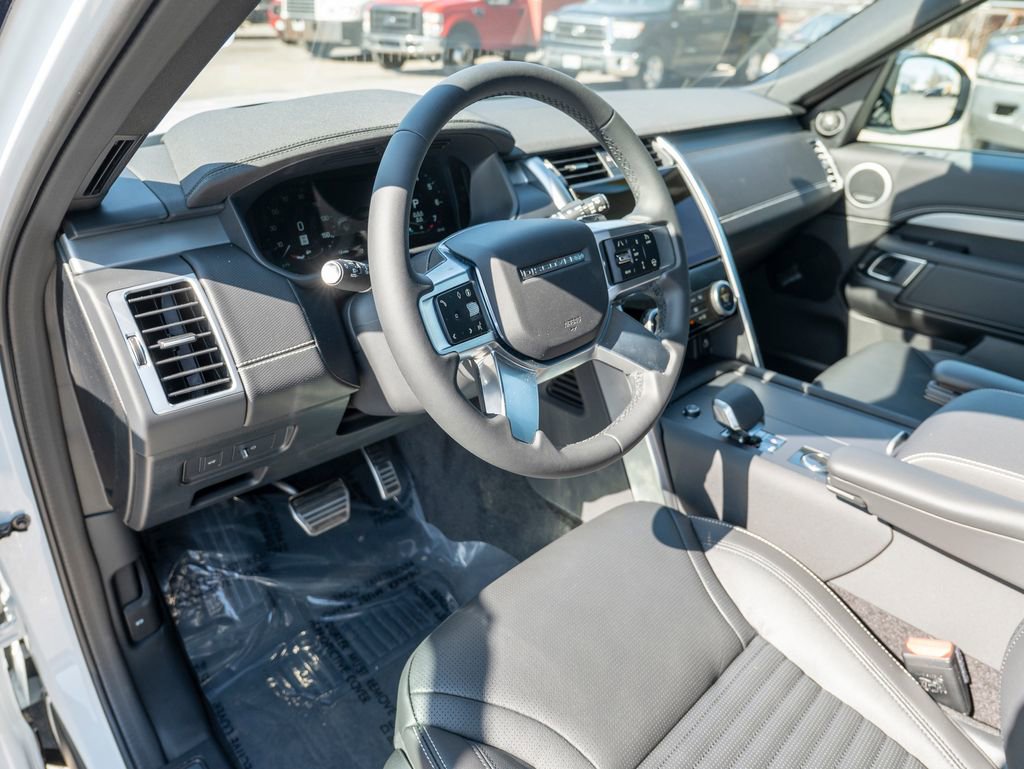 New 2025 Land Rover Discovery Dynamic SE image 11