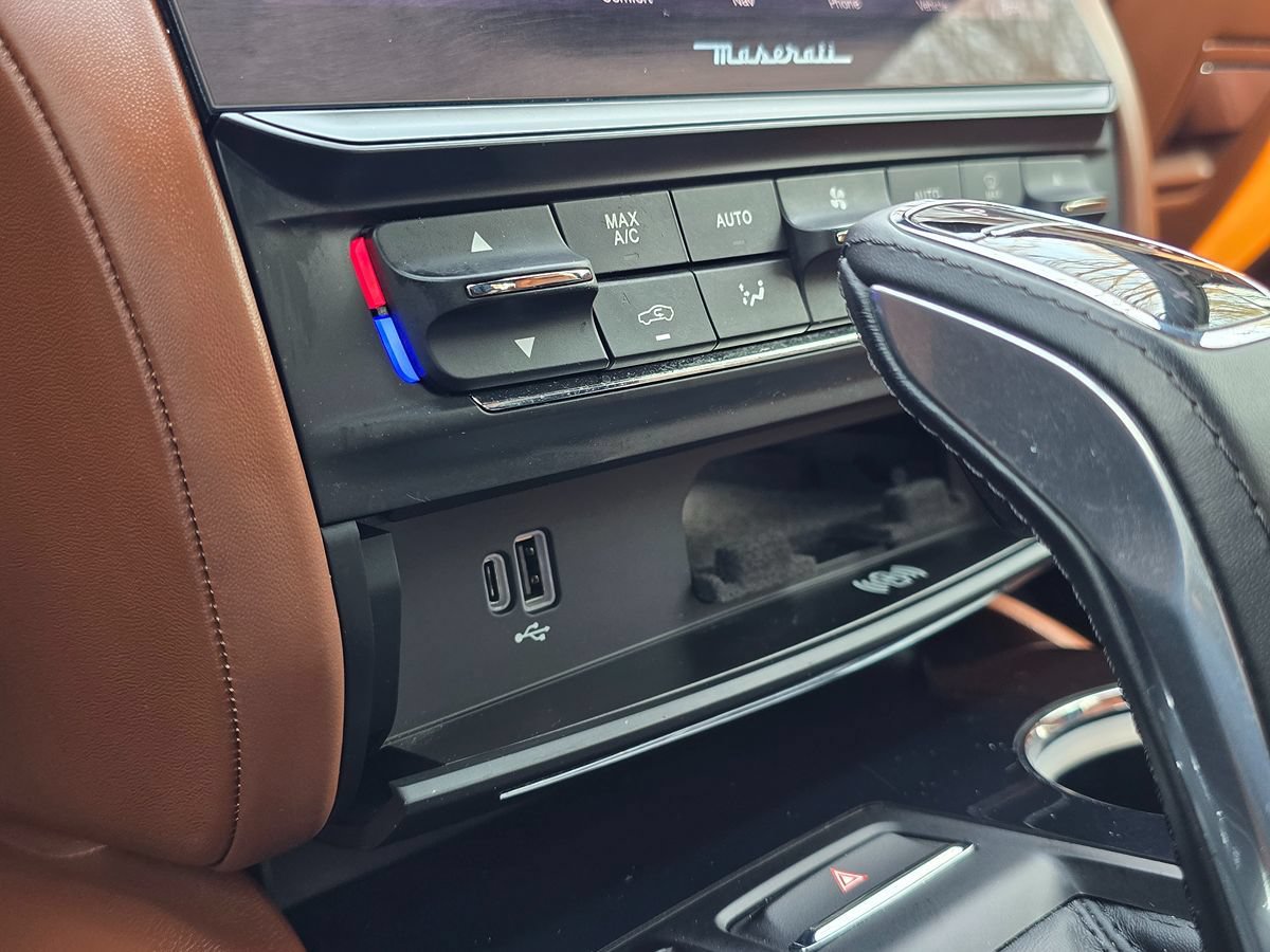 Used 2022 Maserati Quattroporte Modena RWD image 48