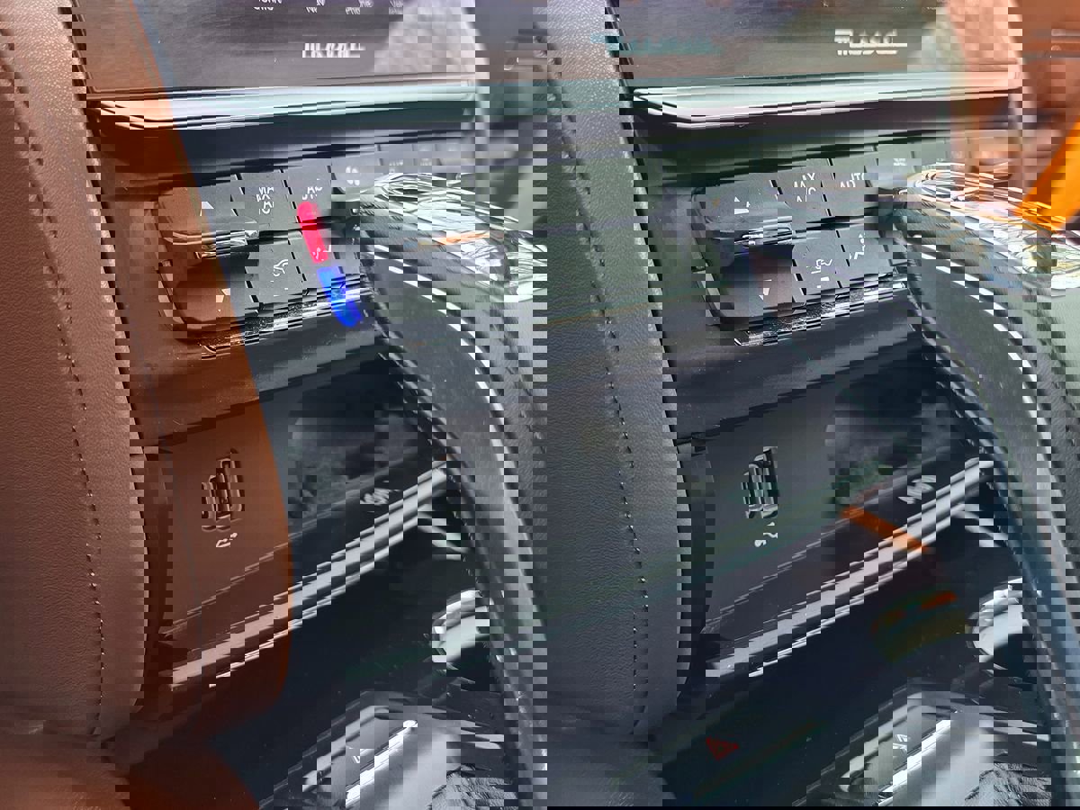 Used 2022 Maserati Quattroporte Modena image 48