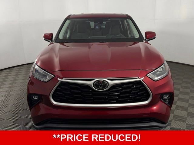 Used 2020 Toyota Highlander LE image 2