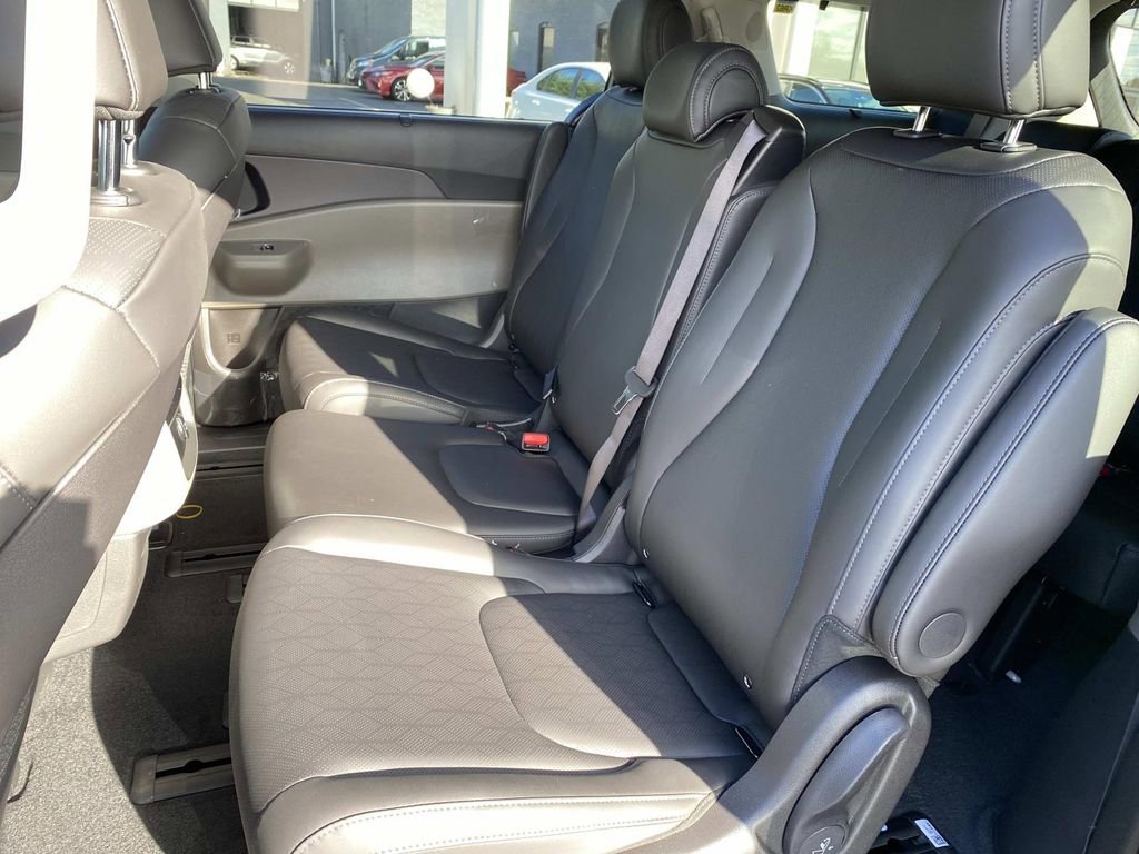 New 2026 Kia Carnival EX image 6