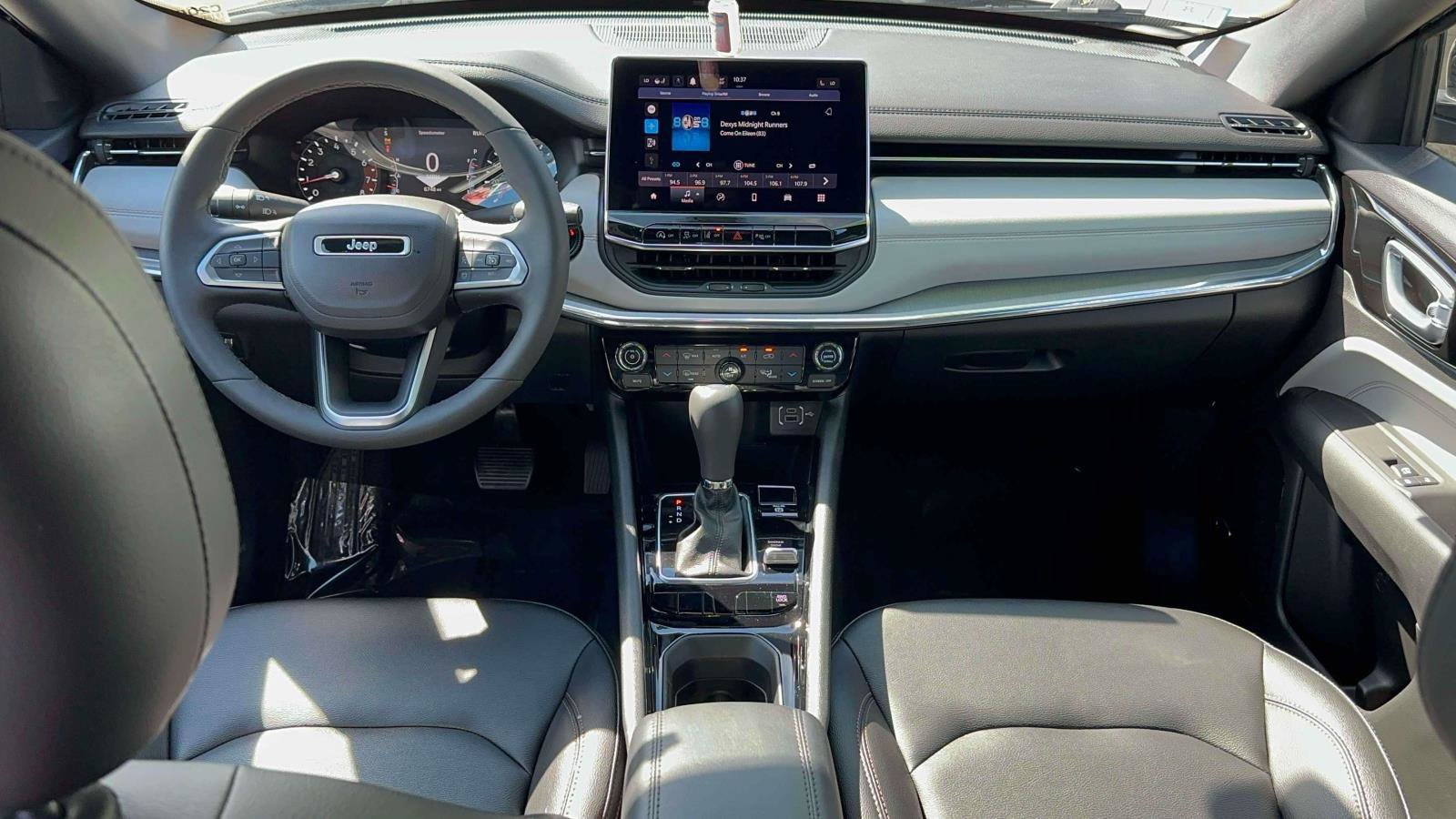 Used 2024 Jeep Compass Limited w/ Sun and Sound Group AWD/4WD image 11