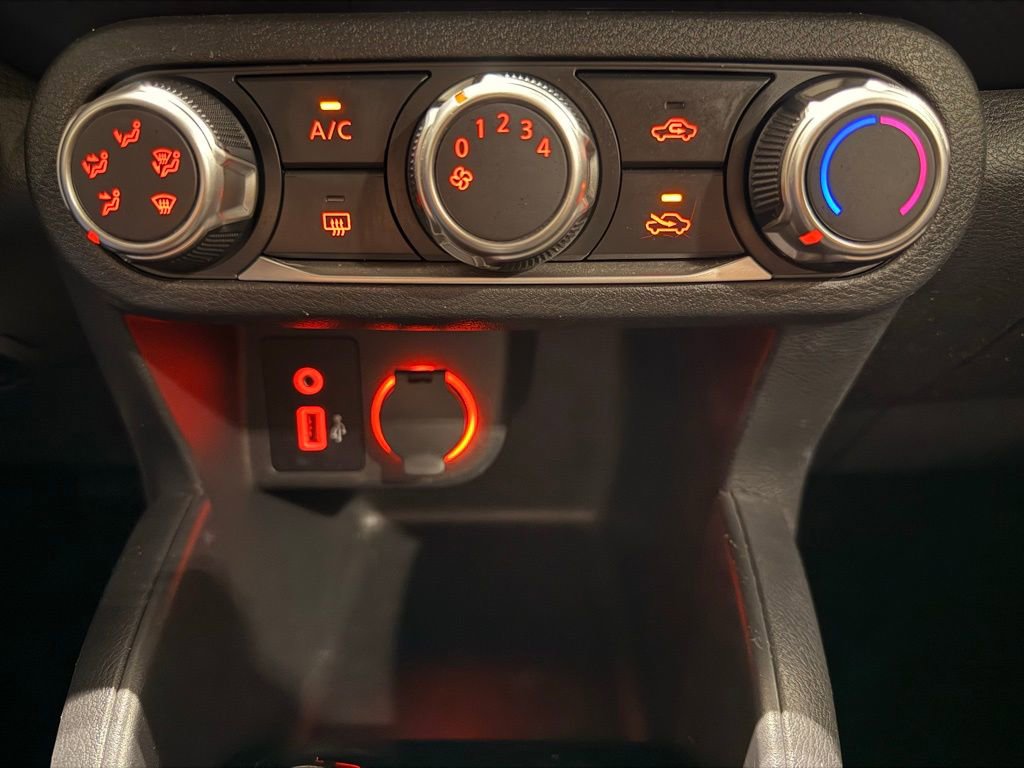 Used 2021 Nissan Kicks S image 18