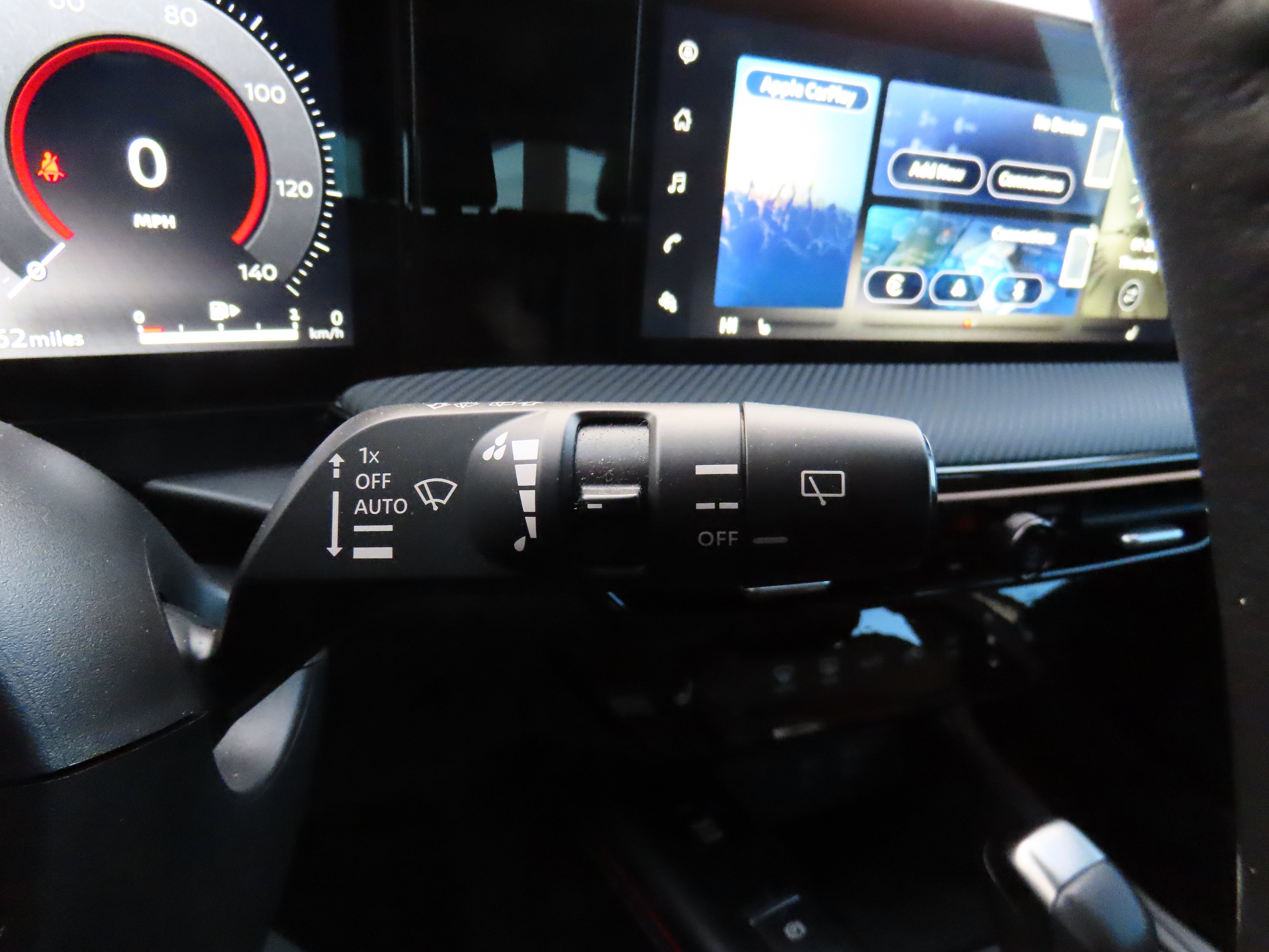 Used 2025 Nissan Kicks SR w/ SR Premium Package image 32