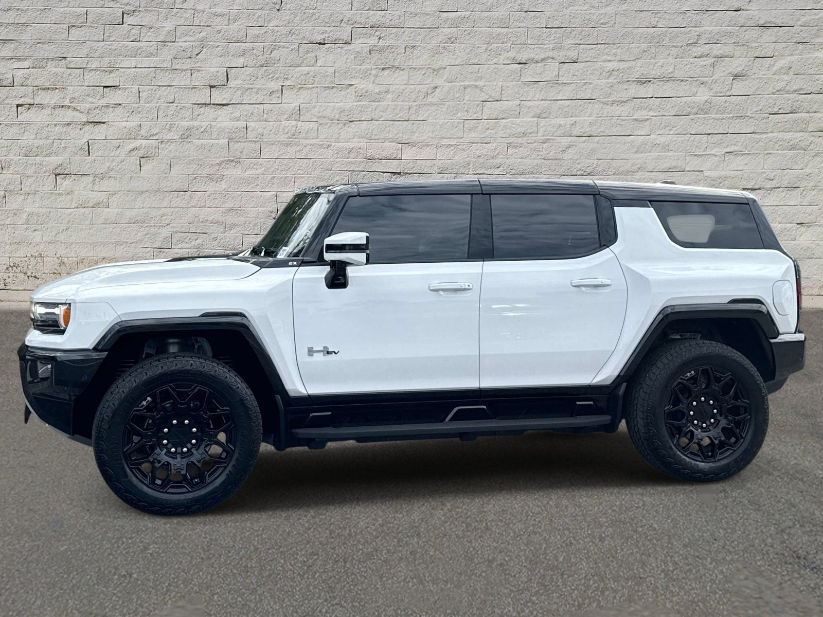 Used 2025 GMC Hummer EV 2X AWD/4WD image 2