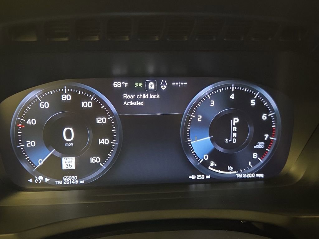 Used 2022 Volvo XC90 T6 Momentum AWD/4WD image 11