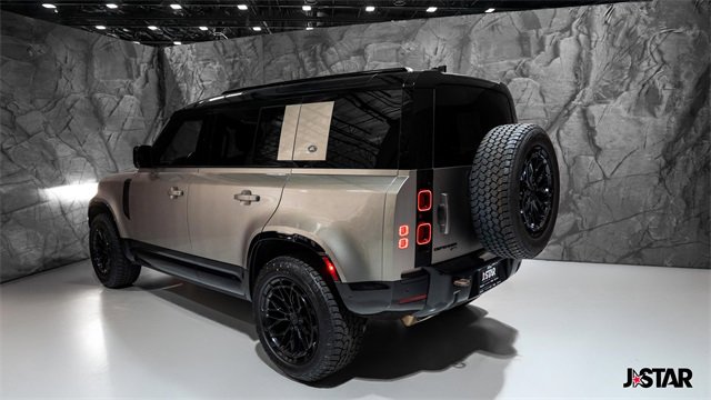 Used 2023 Land Rover Defender 110 X-Dynamic SE image 18