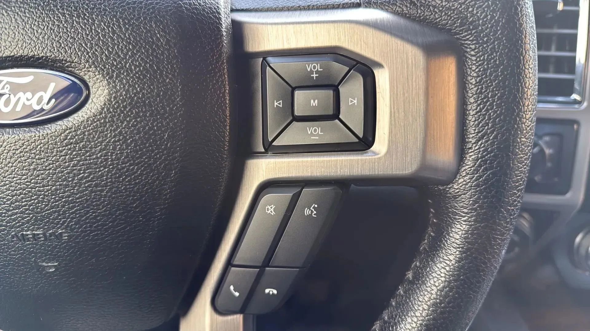Used 2016 Ford F150 Platinum w/ Equipment Group 701A Luxury image 11