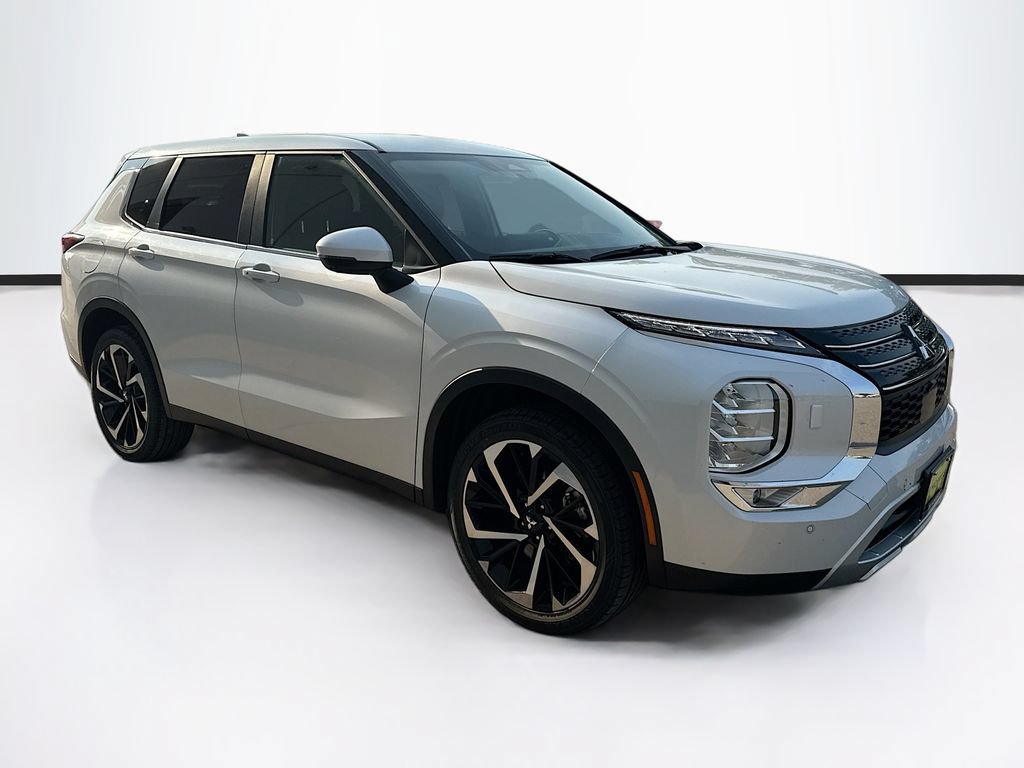 Used 2024 Mitsubishi Outlander SE AWD/4WD image 3