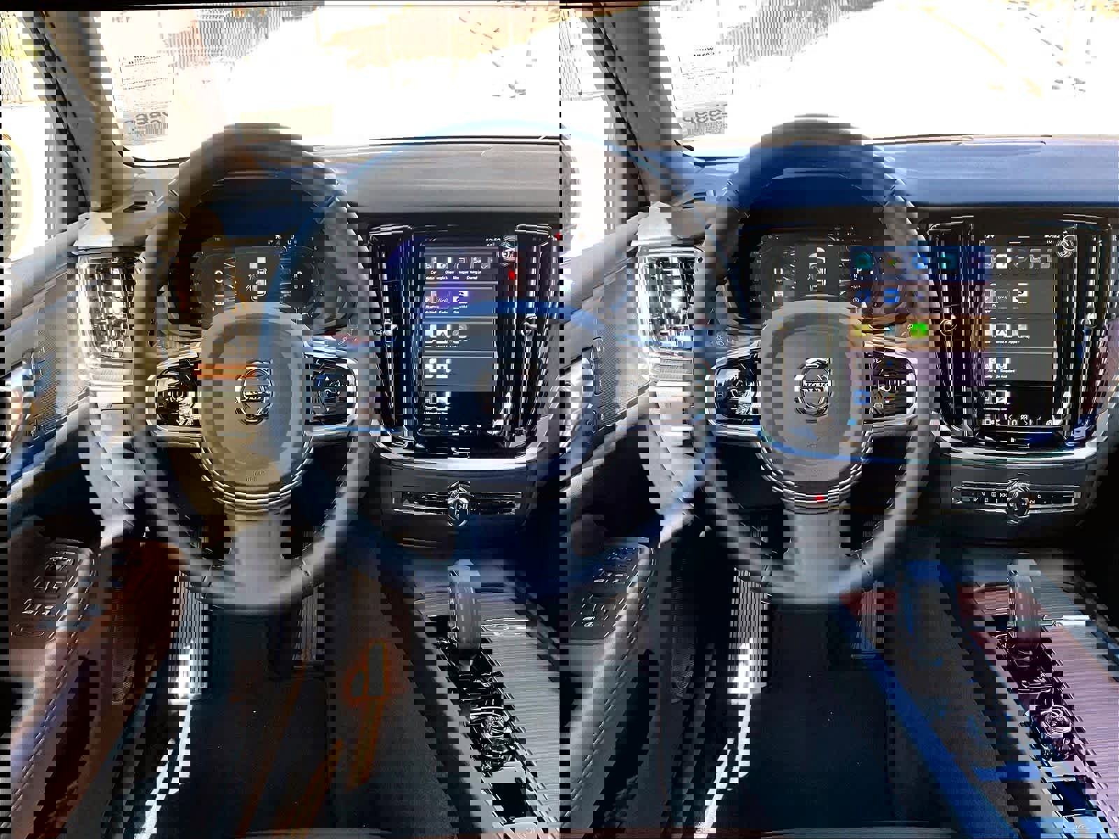 Used 2025 Volvo V60 B5 Cross Country Plus image 8