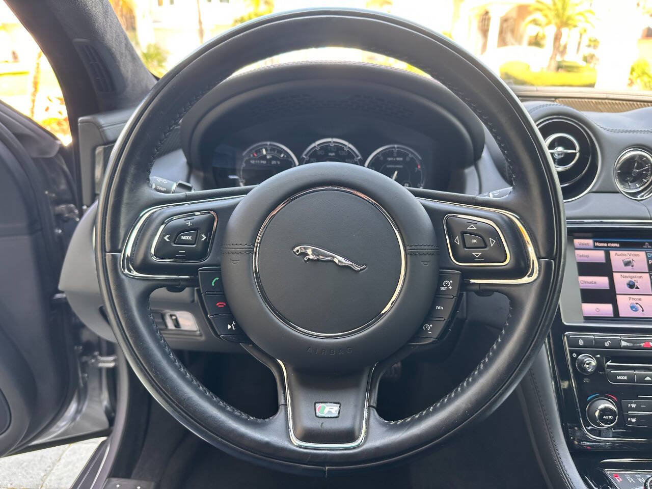 Used 2014 Jaguar XJ R LWB RWD image 15