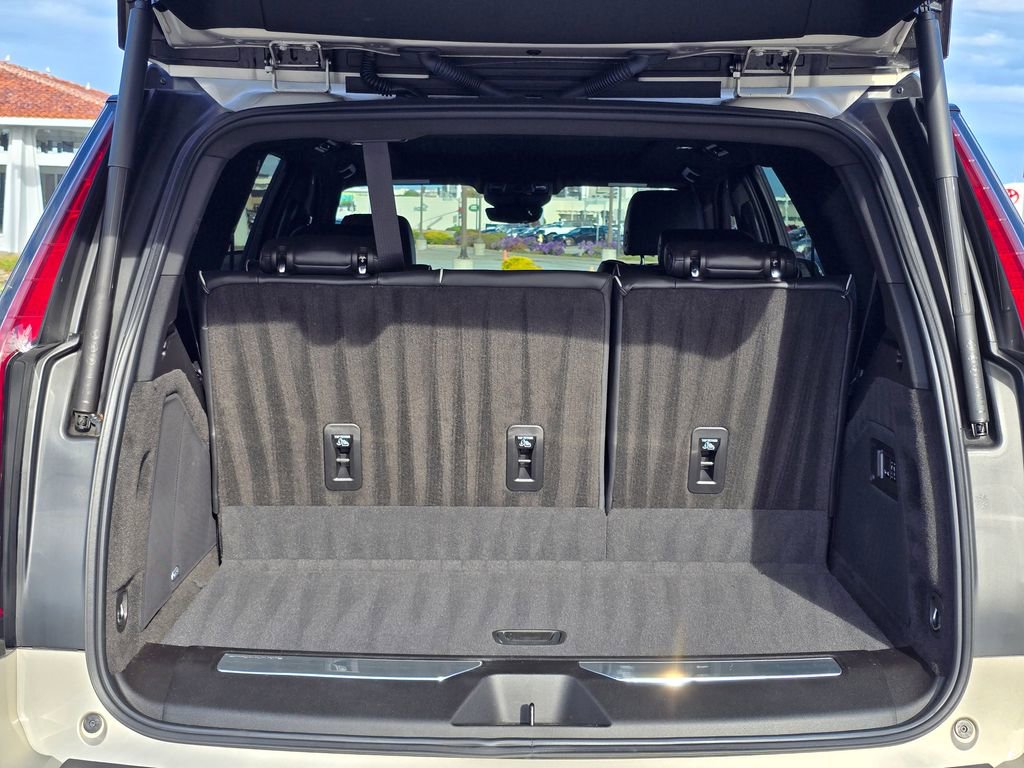 Used 2023 Cadillac Escalade Premium Luxury image 32