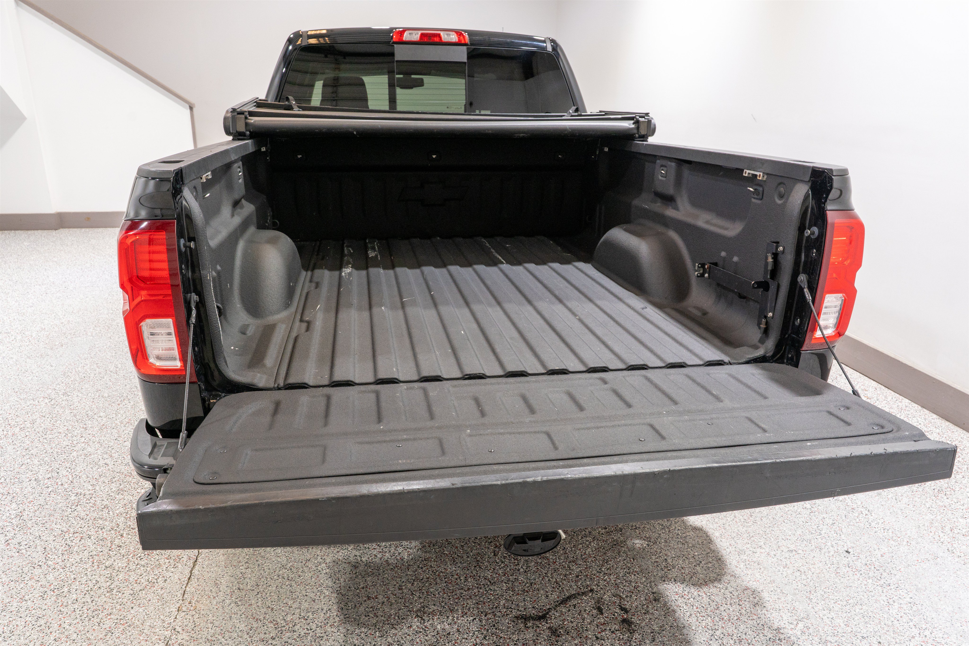 Used 2017 Chevrolet Silverado 1500 LTZ Z71 w/ LTZ Plus Package AWD/4WD image 12