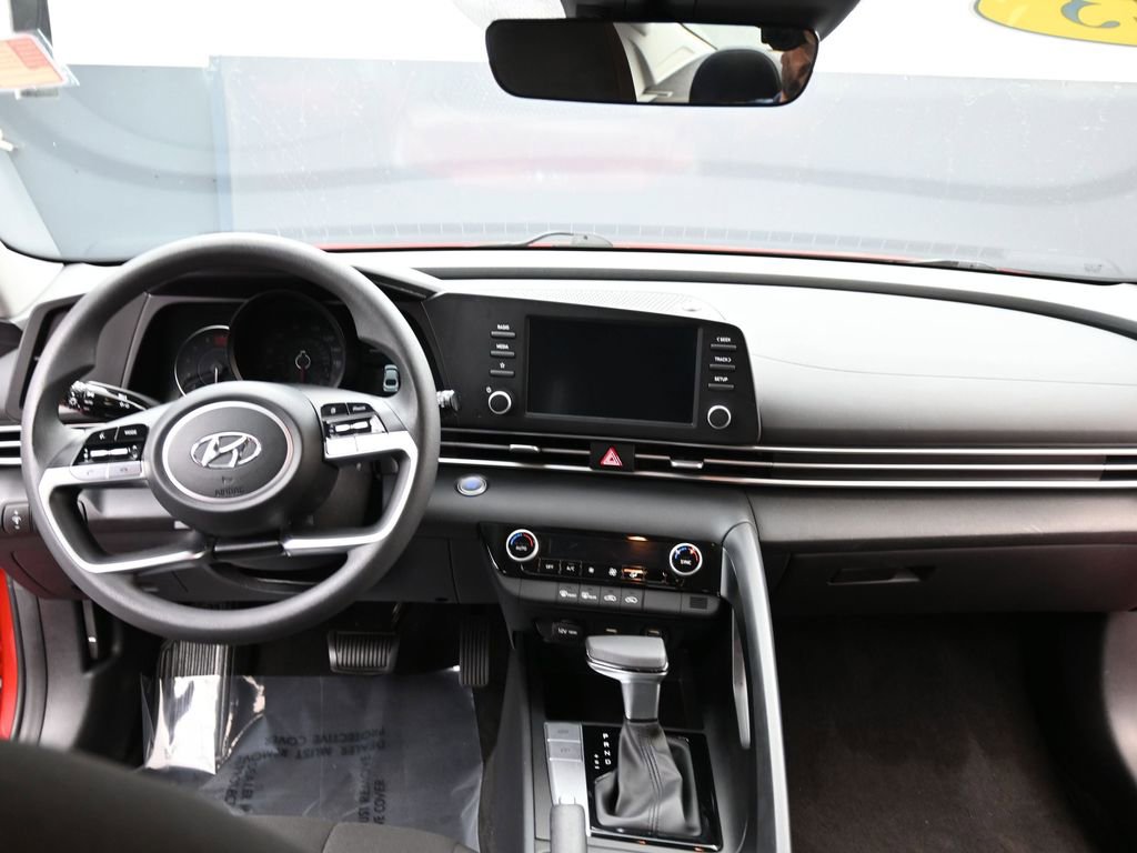 Certified 2023 Hyundai Elantra SEL w/ Preferred Accessory Package image 10