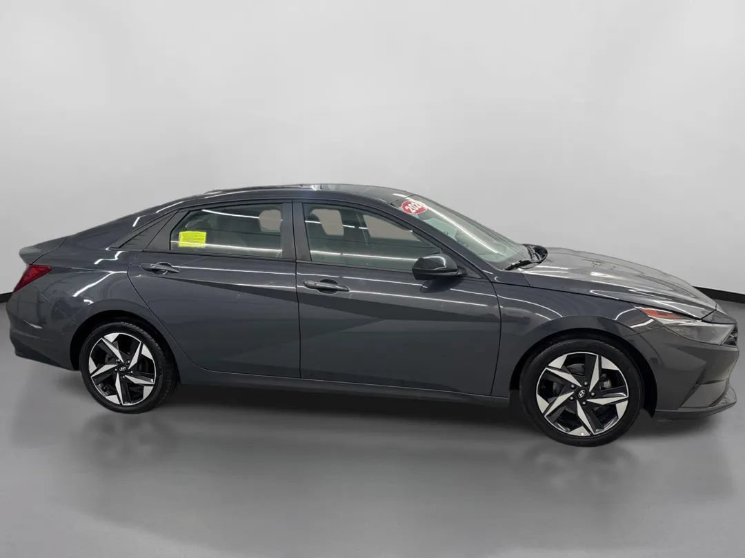Used 2023 Hyundai Elantra SEL w/ Convenience Package FWD image 11