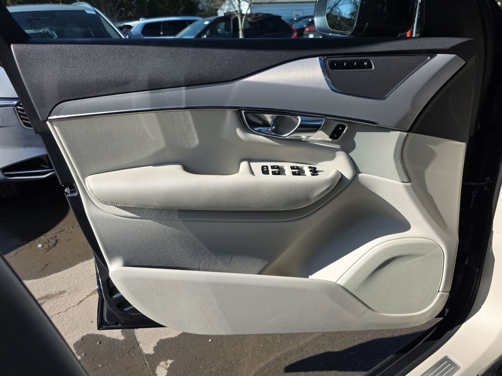 Used 2022 Volvo XC90 T5 Momentum w/ Advanced Package image 41