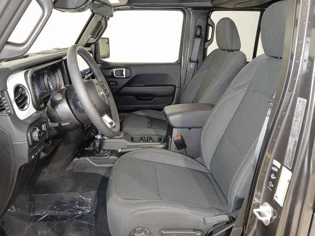 Used 2025 Jeep Wrangler Unlimited Sahara image 10