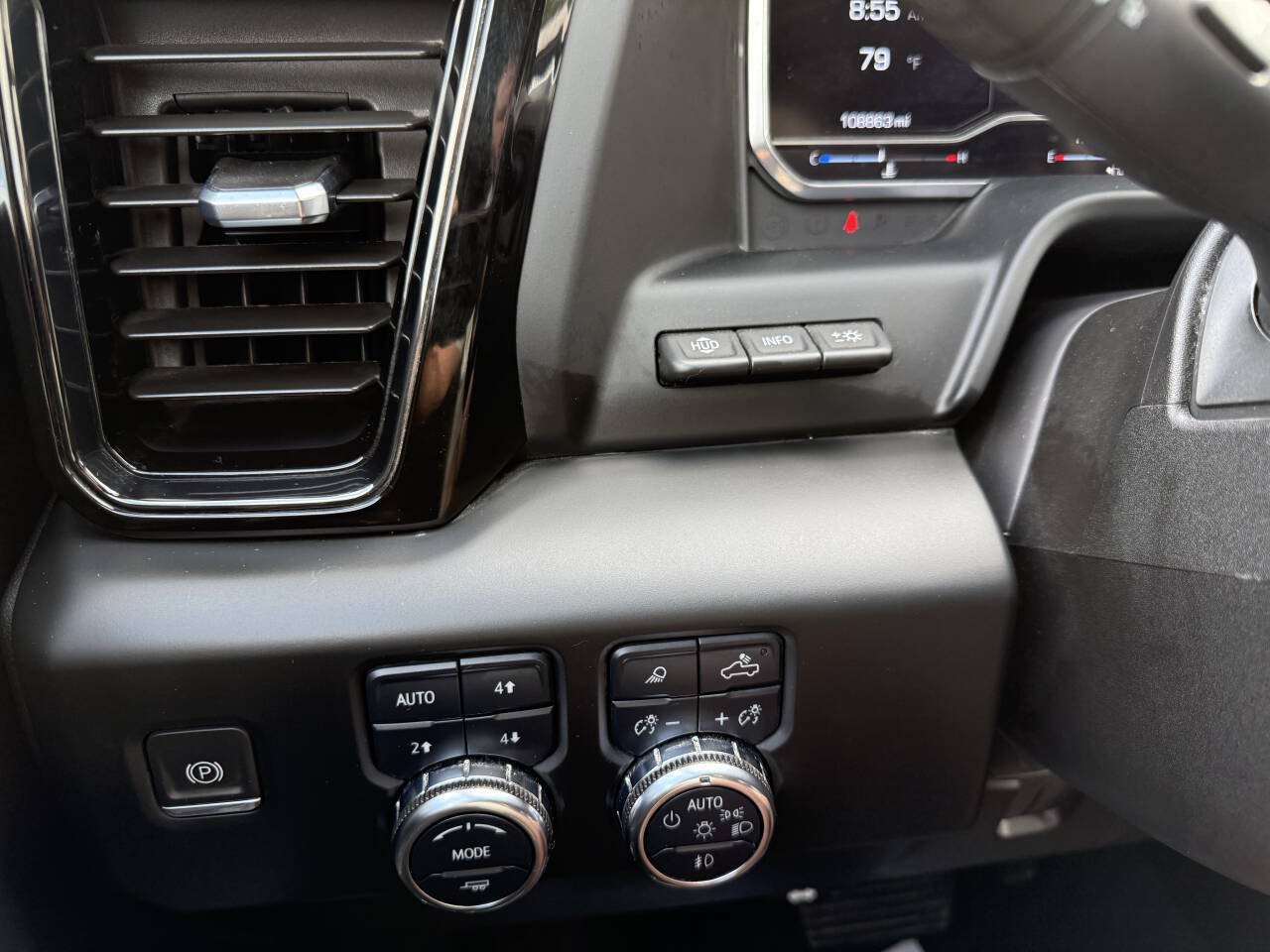 Used 2024 GMC Sierra 2500 AT4 w/ AT4 Premium Plus Package AWD/4WD image 18