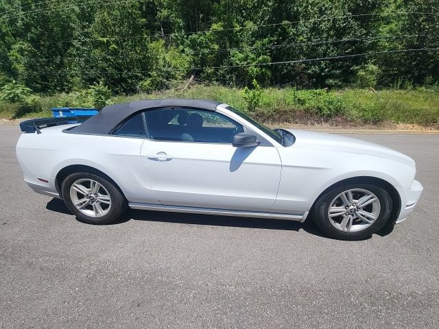 Used 2014 Ford Mustang Convertible RWD image 2