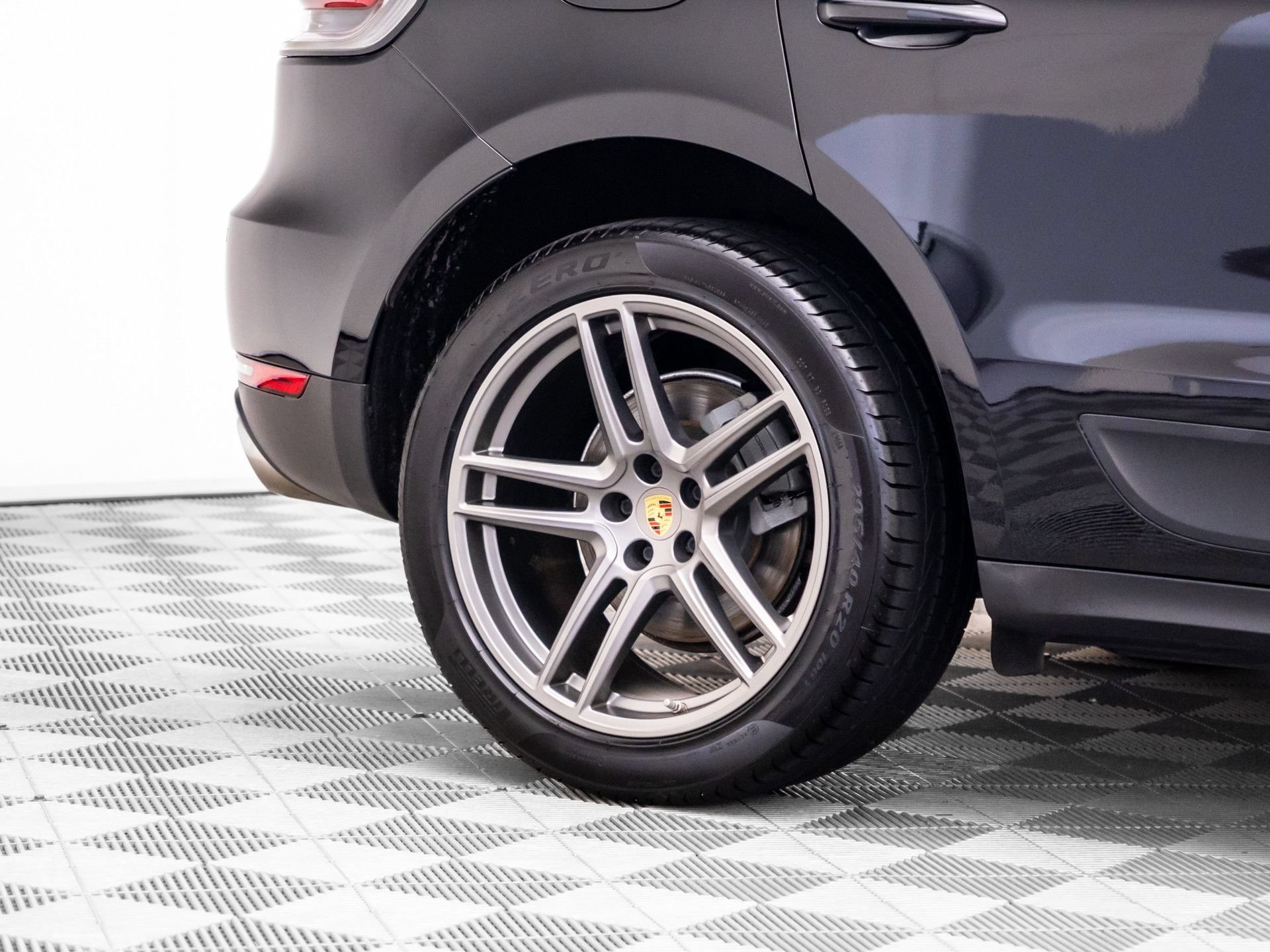 Used 2019 Porsche Macan S AWD/4WD image 37