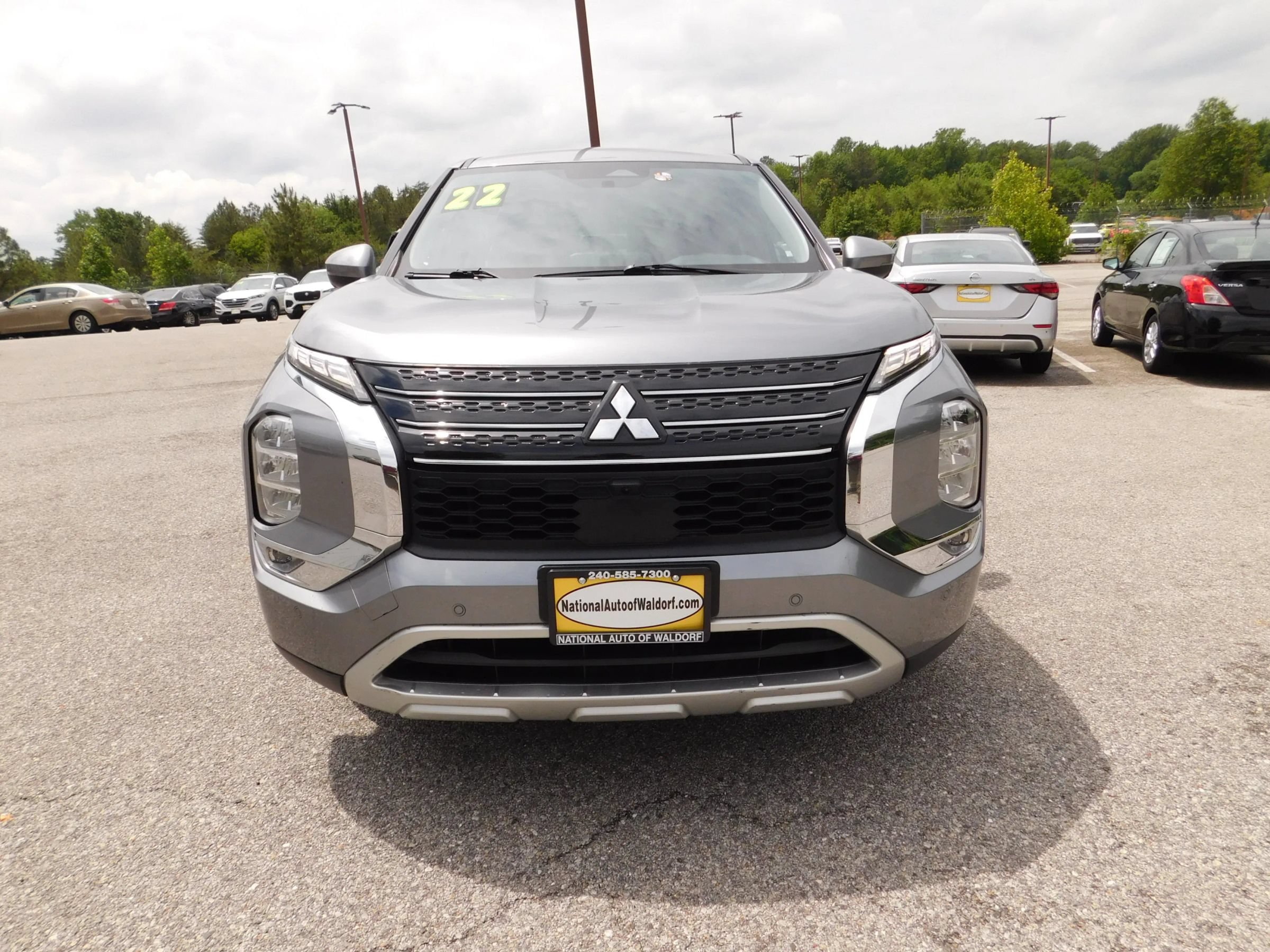 Used 2023 Mitsubishi Outlander SE FWD image 3
